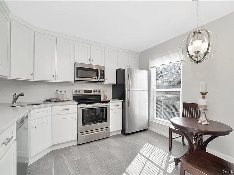 2 Goldsmith Ct — Photo 2