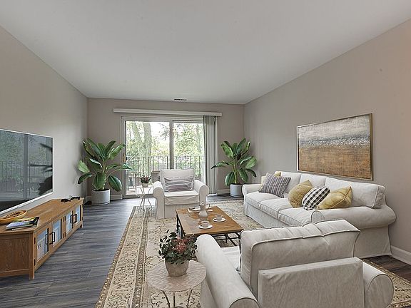 2nd image of 1605 N Milwaukee Ave APT 8B