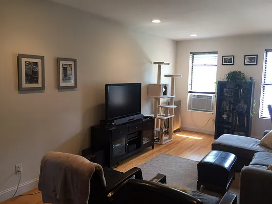 Rented by PMG Real Estate  | media 13