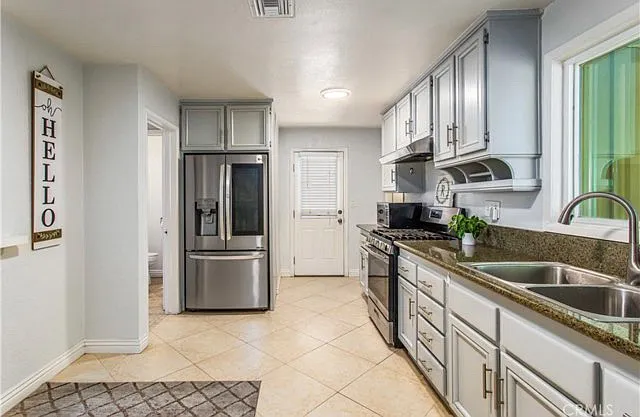 643 Sequoia St — Photo 2