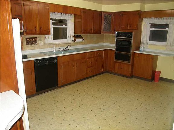 large eat-in-kitchen