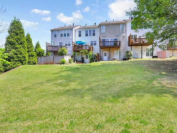 5th image of 204 Balaban Cir
