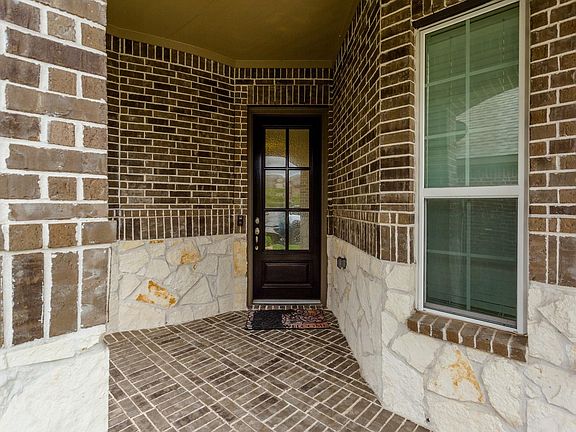 4th image of 2619 Orleans Way