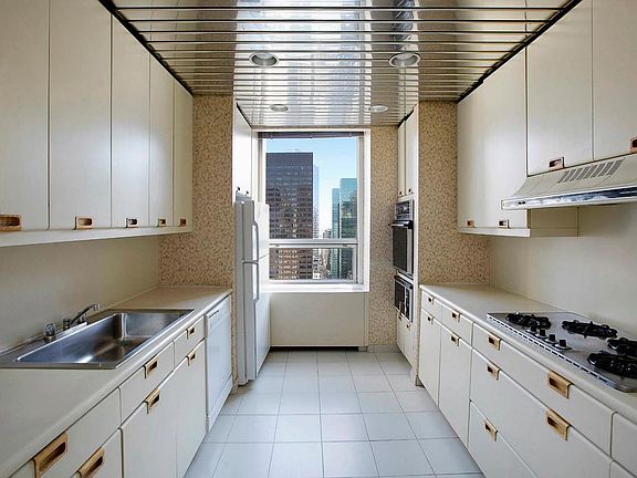 5th image of 15 W 53rd St