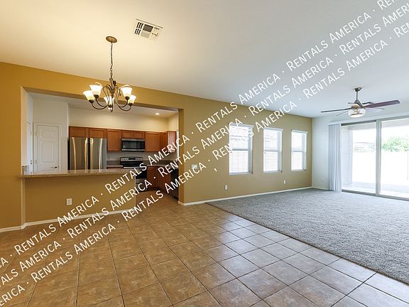 4th image of 970 E Bellerive Pl