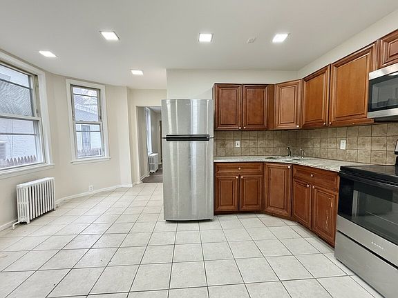 3rd image of 7104 N Broad St Floor 1