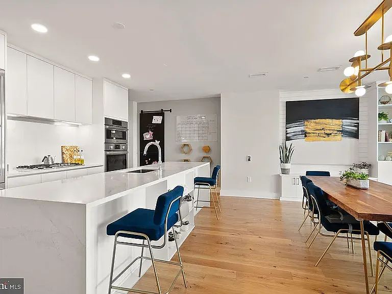1211 Van St SE #Penthouse 4 — Photo 9