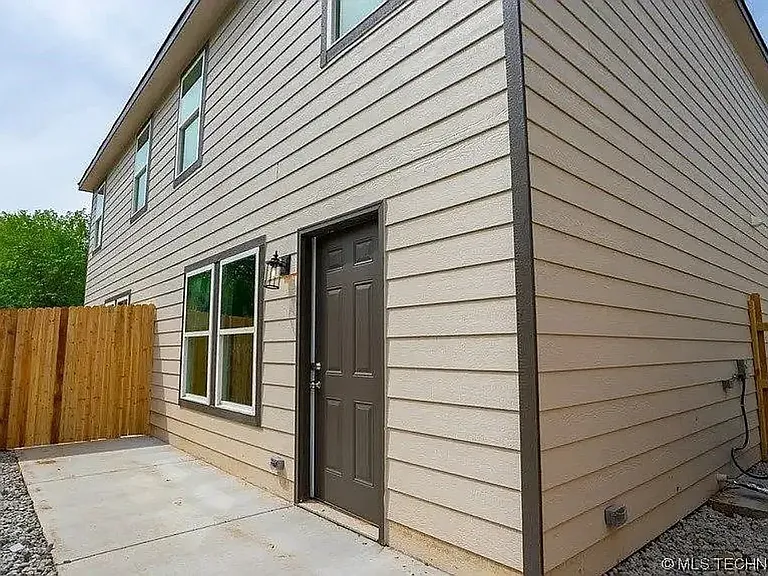 518 W 2nd St — Photo 17
