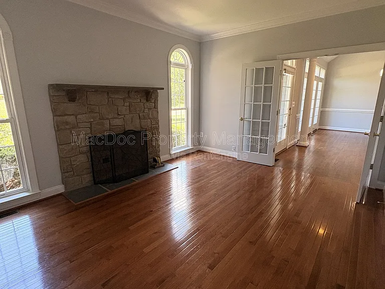 10802 Cedar Creek Dr — Photo 5
