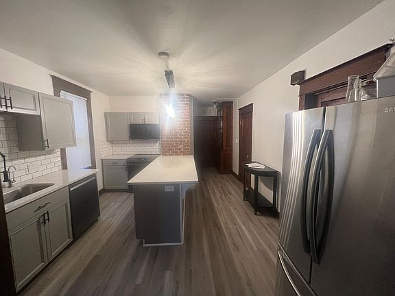 4th image of 10 Oakwood St #1