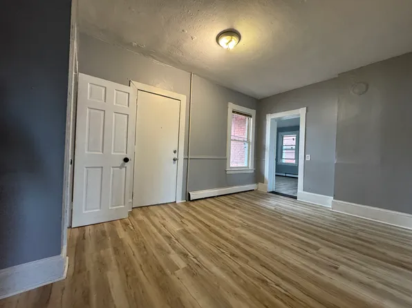 3 Putnam St APT 3, Hartford, CT 06106