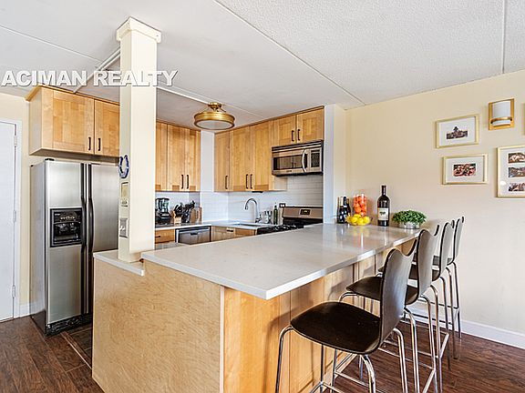 2nd image of 220 Manhattan Ave APT 6A