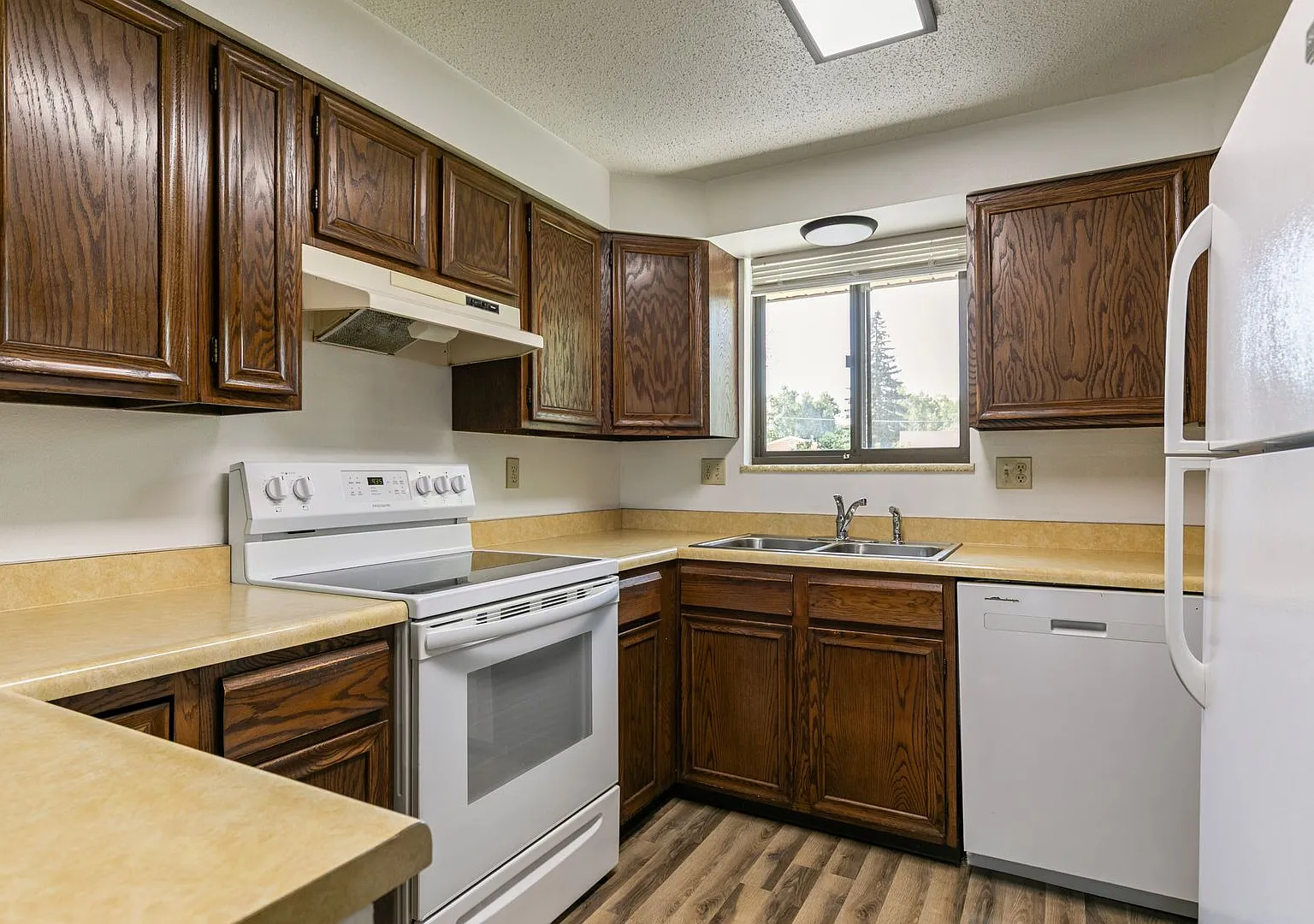 Charming 3 Bedroom Loveland Home | Yard Care Included — Photo 4