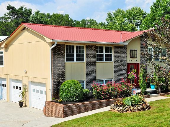 2nd image of 2825 Ithaca Dr