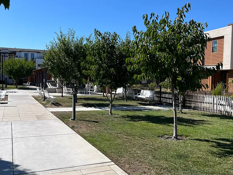 Sepulveda Cir — Photo 25