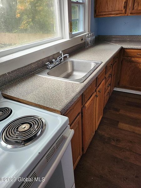 5th image of 849 Curry Road