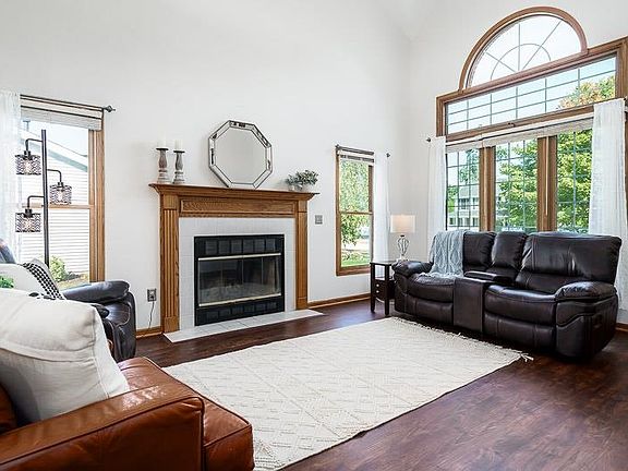 4th image of 7479 Countryshire Ln