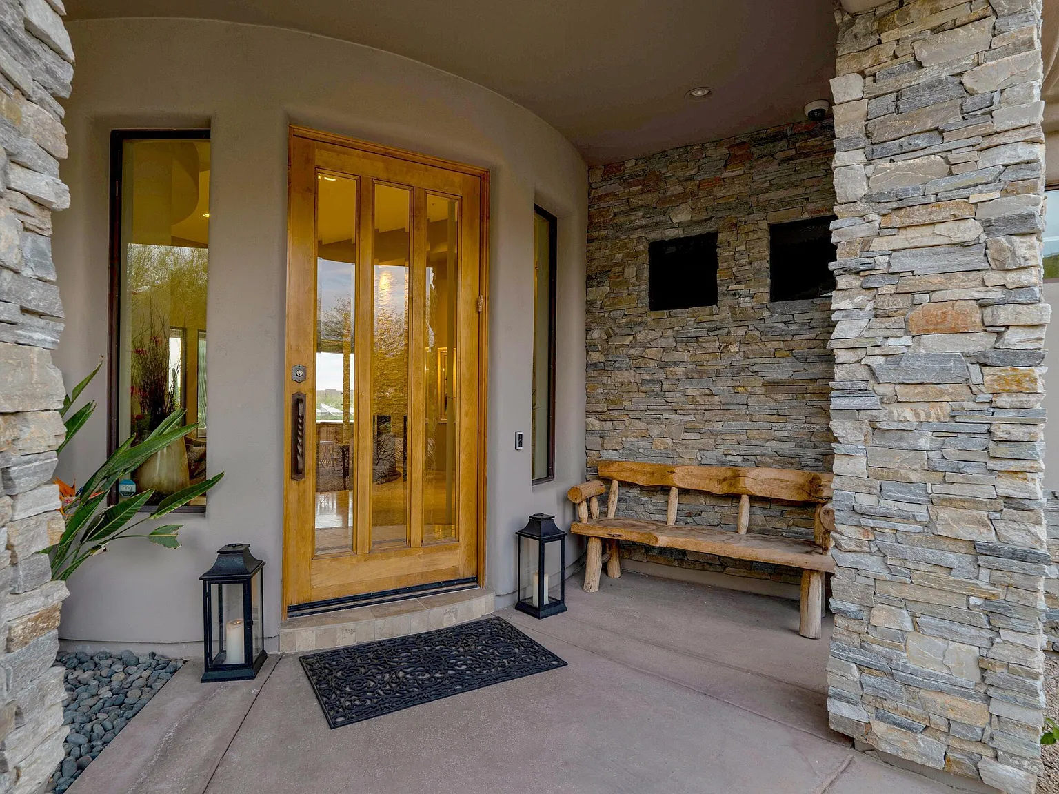 4 bed, 4.0 bath, 4724 sqft, $12,000 — Photo 3