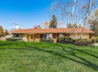 2426 S Green Links Dr, West Allis, WI 53227