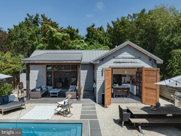 22 E 8th St, Barnegat Light, NJ 08006