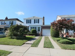 7530 189th St, Fresh Meadows, NY 11366
