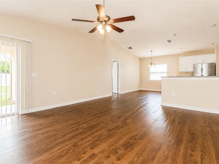 4125 SW 6th Pl — Photo 3