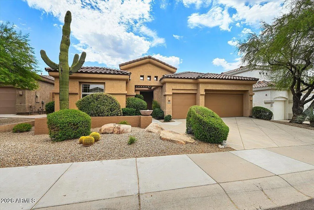 4 bed, 2.0 bath, 2366 sqft, $5,500 — Photo 1