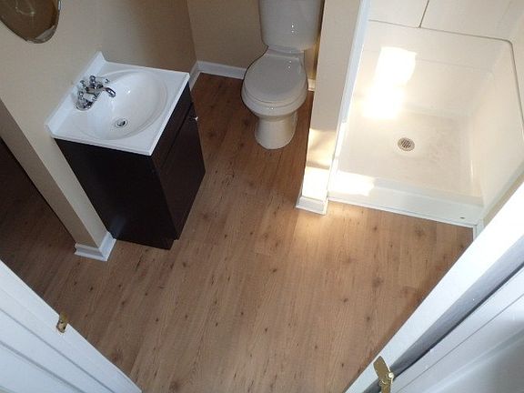 5th image of 15953 Lockwood Ave