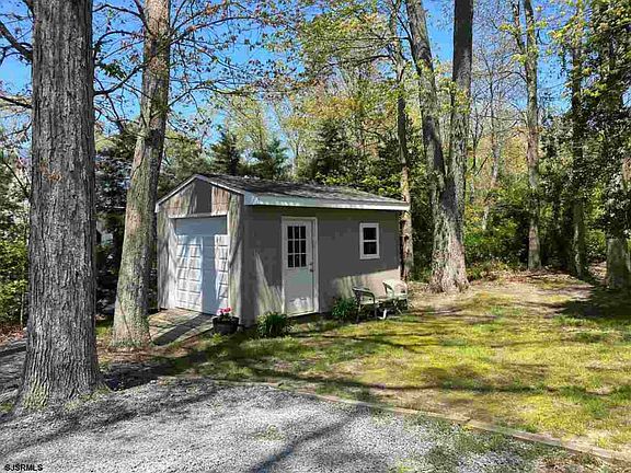 5th image of 3 Alexandria Ct