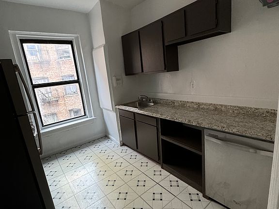 3rd image of 55 Tiemann Pl APT 58