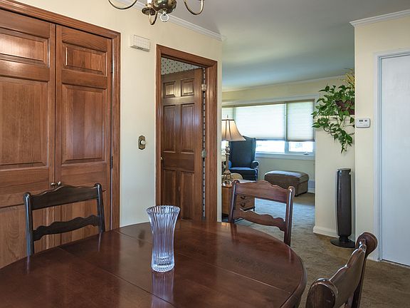 5th image of 35 Janet Dr