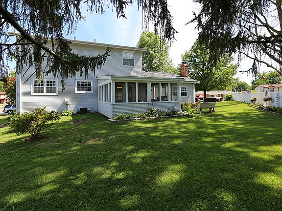 3rd image of 729 Peal Dr