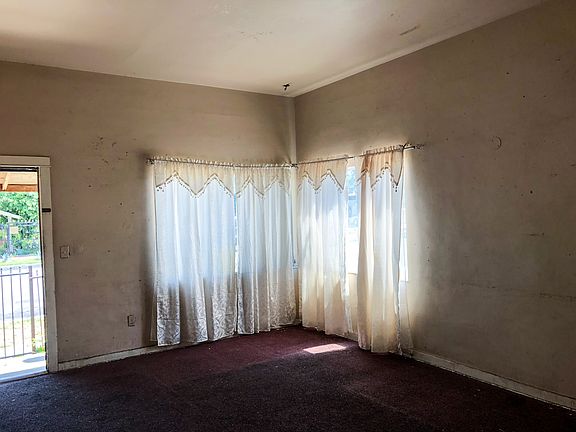 3rd image of 3112 Cedar Ave