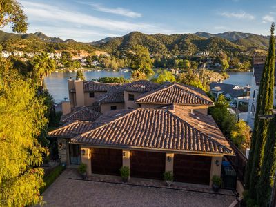 328 E Lake Sherwood Dr, Thousand Oaks, CA, 91361