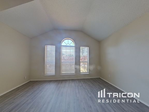 3rd image of 922 Tennessee Trl