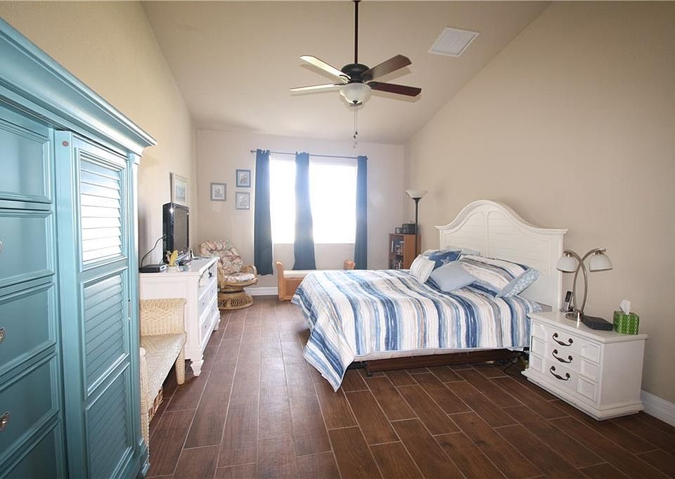 2nd image of 6535 Oxford Cir