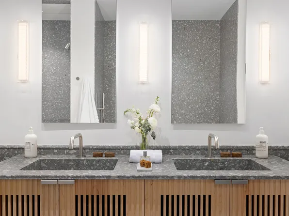 30 Front Street image 10 of 37