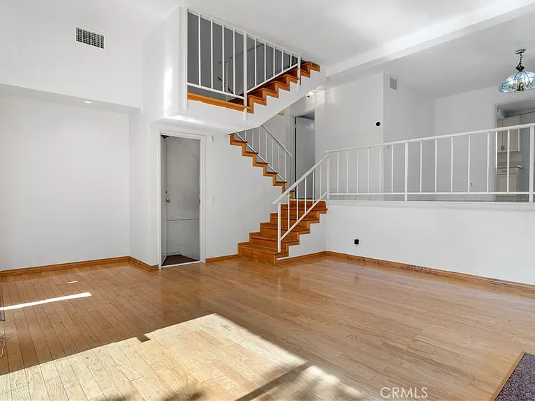 10201 Mason Ave — Photo 2