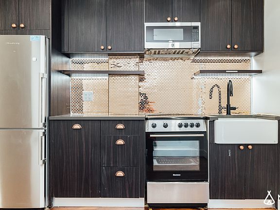 2nd image of 681 Franklin Ave #B3