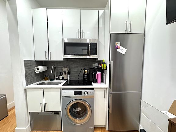 4th image of 247 Mulberry St APT 2