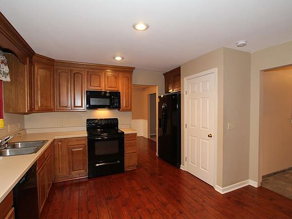 2nd image of 7974 Lancelot Dr