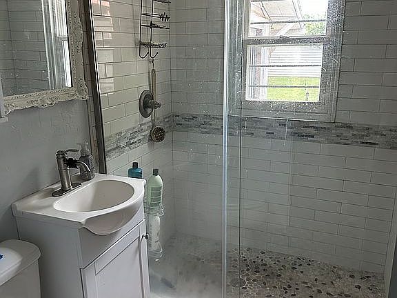 5th image of 3013 SW 19th St