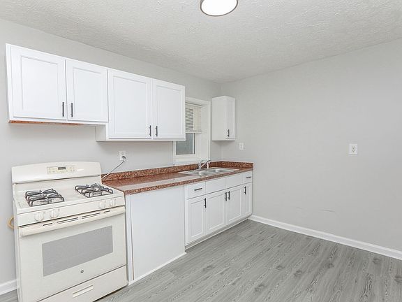 3rd image of 422-424 W 30th St #422D