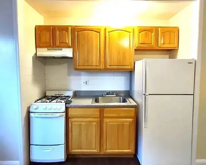323 Sanford Ave #B4 — Photo 1