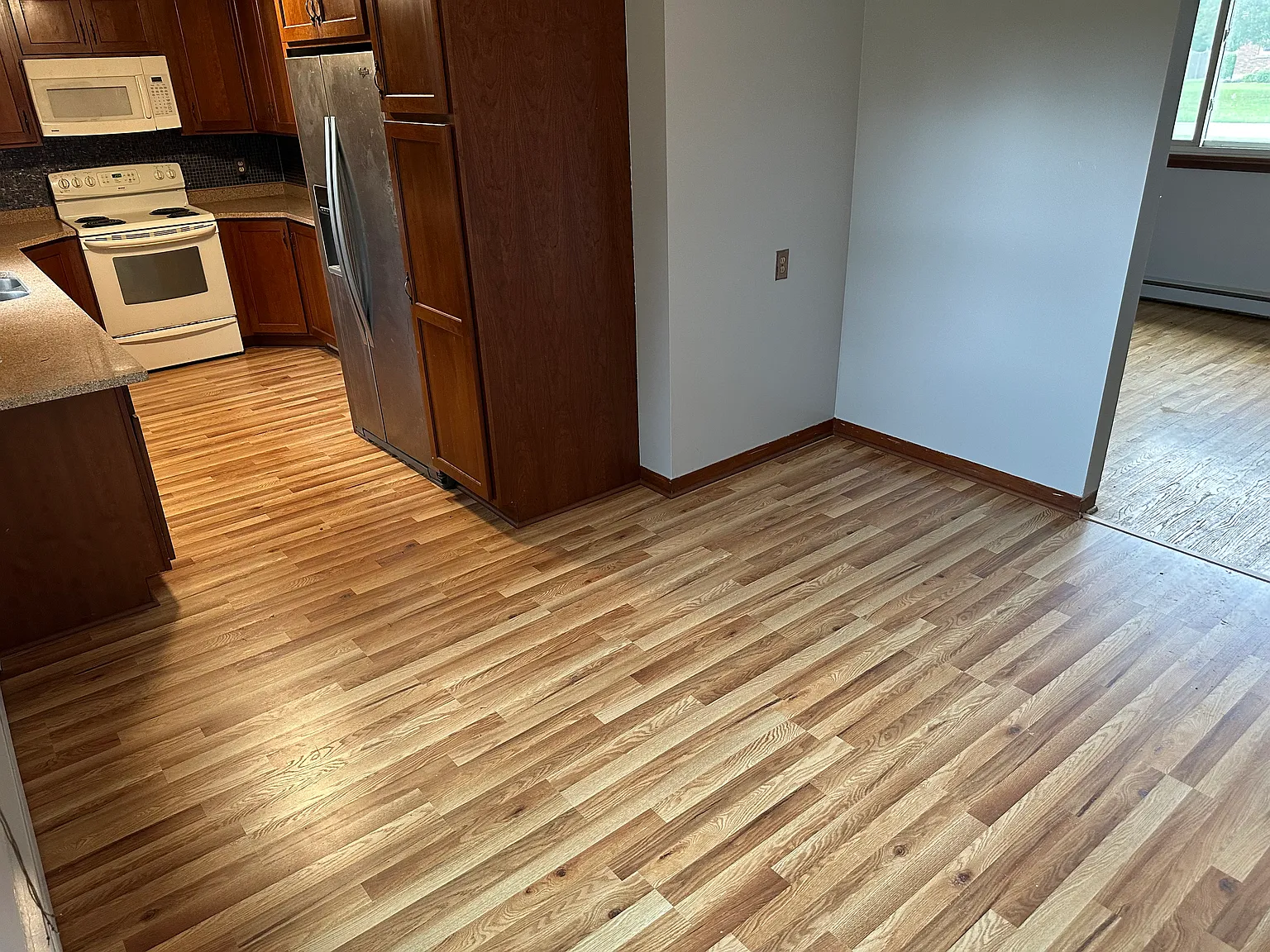 3 bed, 1.5 bath, 1300 sqft, $1,800 — Photo 2