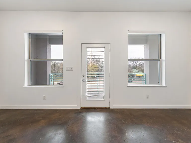 2601 East 7th Street — Photo 14