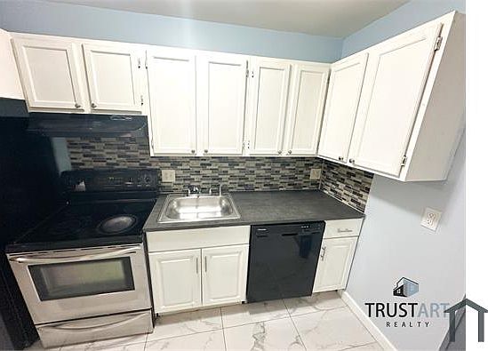 3rd image of 4214 Richmond St Floor 2