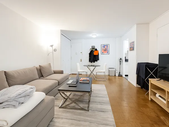 245 East 63rd Street image 4 of 12