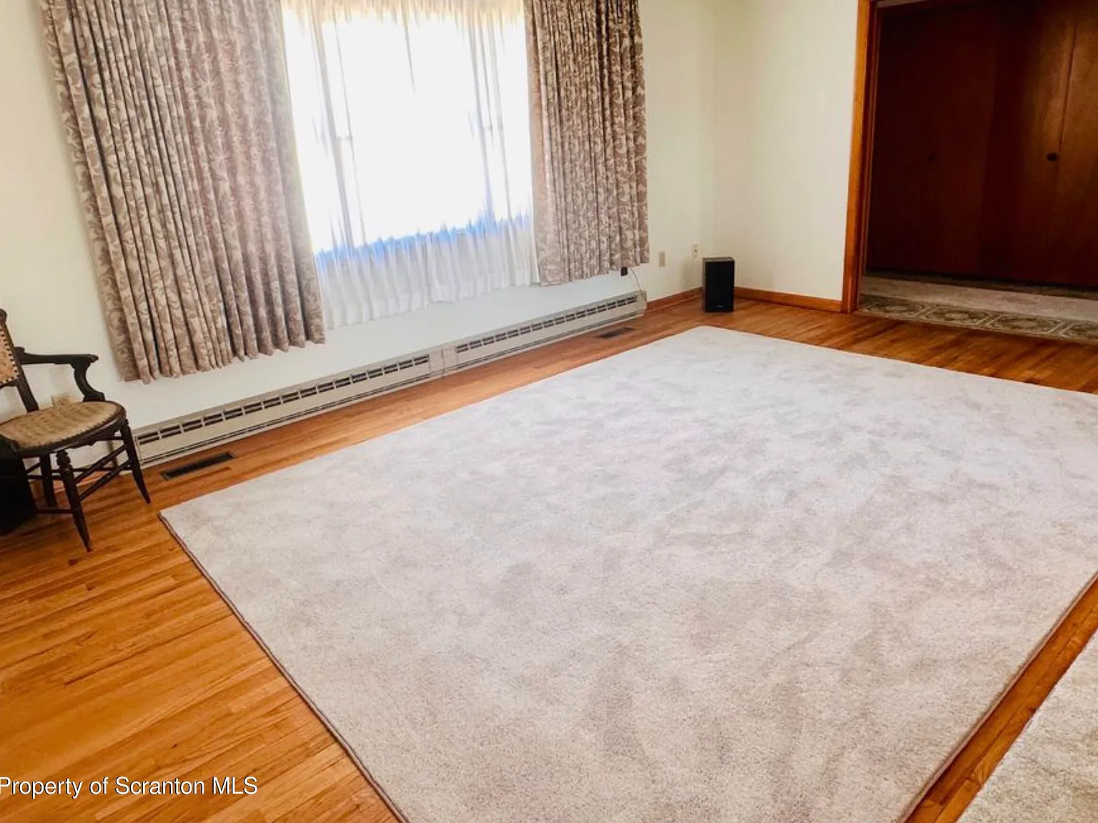 3 bed, 1.5 bath, 1458 sqft, $2,400 — Photo 3