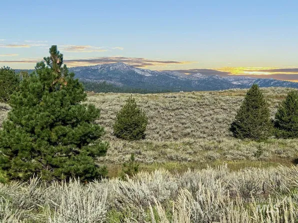 10336 Gamann Dr, Cascade, ID 83611